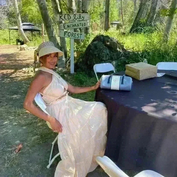 Wrap Dress Very beautiful and unique - Picture 3 of 3